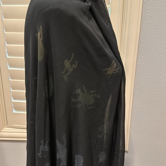 Lightweight Silk sheer Scarf with frogs lizards insects nature crawfish. Black - Picture 5 of 8